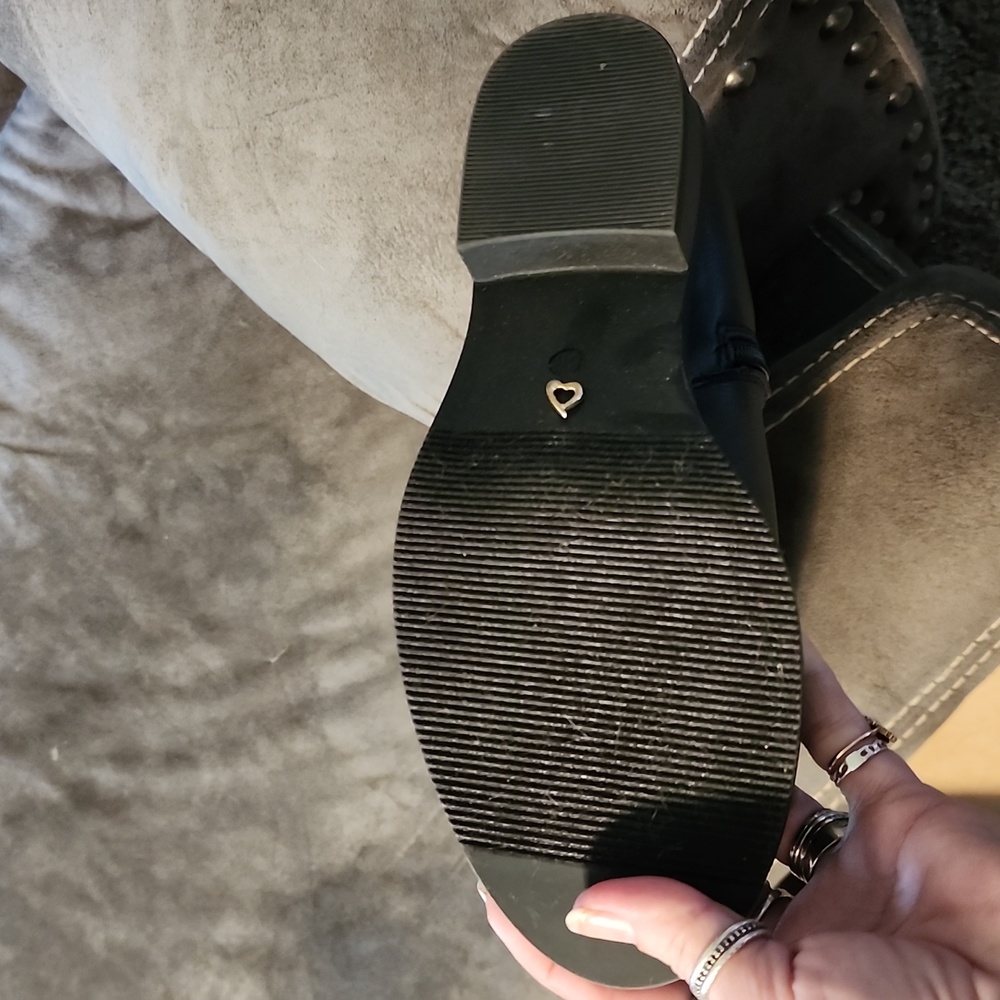 Black strappy back boots - Picture 4 of 4